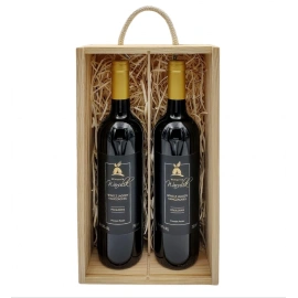 Dwie butelki wina półsłodkiego z jagody kamczackiej 750 ml w drewnianej skrzynce